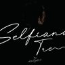 Selfiana Tre Script Font